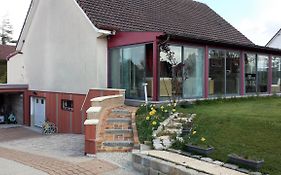 3 chambres privées dans un jardin d'hiver, garage voiture, vélos, motos